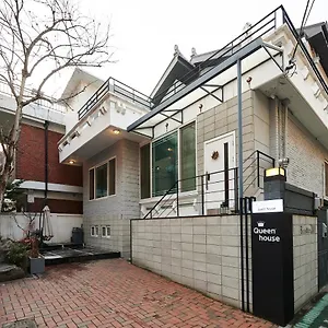 queen-house-hongdae.hotels-seoul.net/